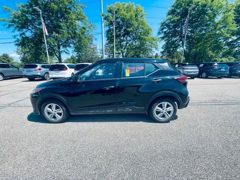 Used 2021 Nissan Kicks S FWD image 2