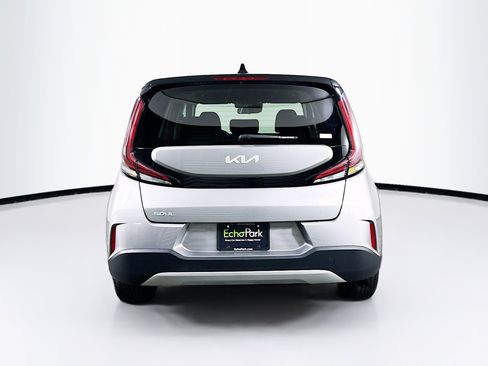 Used 2025 Kia Soul LX w/ LX Technology Package FWD image 7