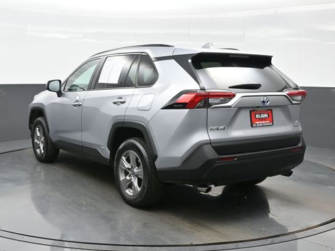 Used 2022 Toyota RAV4 LE AWD/4WD image 4
