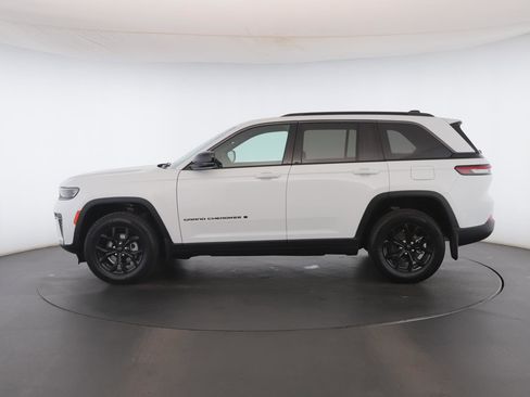 New 2026 Jeep Grand Cherokee Altitude AWD/4WD image 21