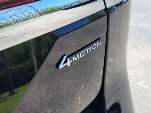 Used 2025 Volkswagen Atlas SEL AWD/4WD image 6