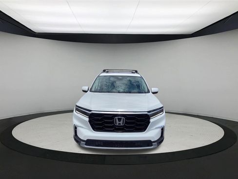 Used 2025 Honda Pilot Elite image 3