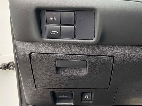 Used 2021 Toyota Highlander XLE image 30