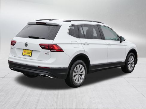Used 2018 Volkswagen Tiguan SE w/ Panoramic Sunroof Package image 7