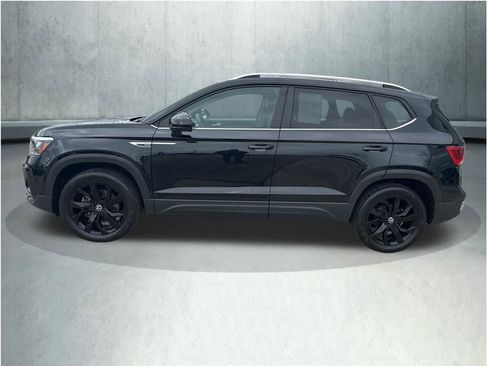 Used 2023 Volkswagen Taos SE w/ Panoramic Sunroof Package AWD/4WD image 2