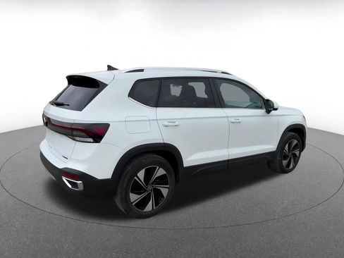 Used 2025 Volkswagen Taos SE image 15