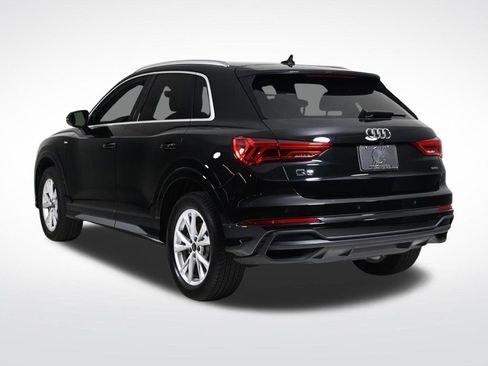 Used 2024 Audi Q3 2.0T Premium w/ Convenience Package image 3