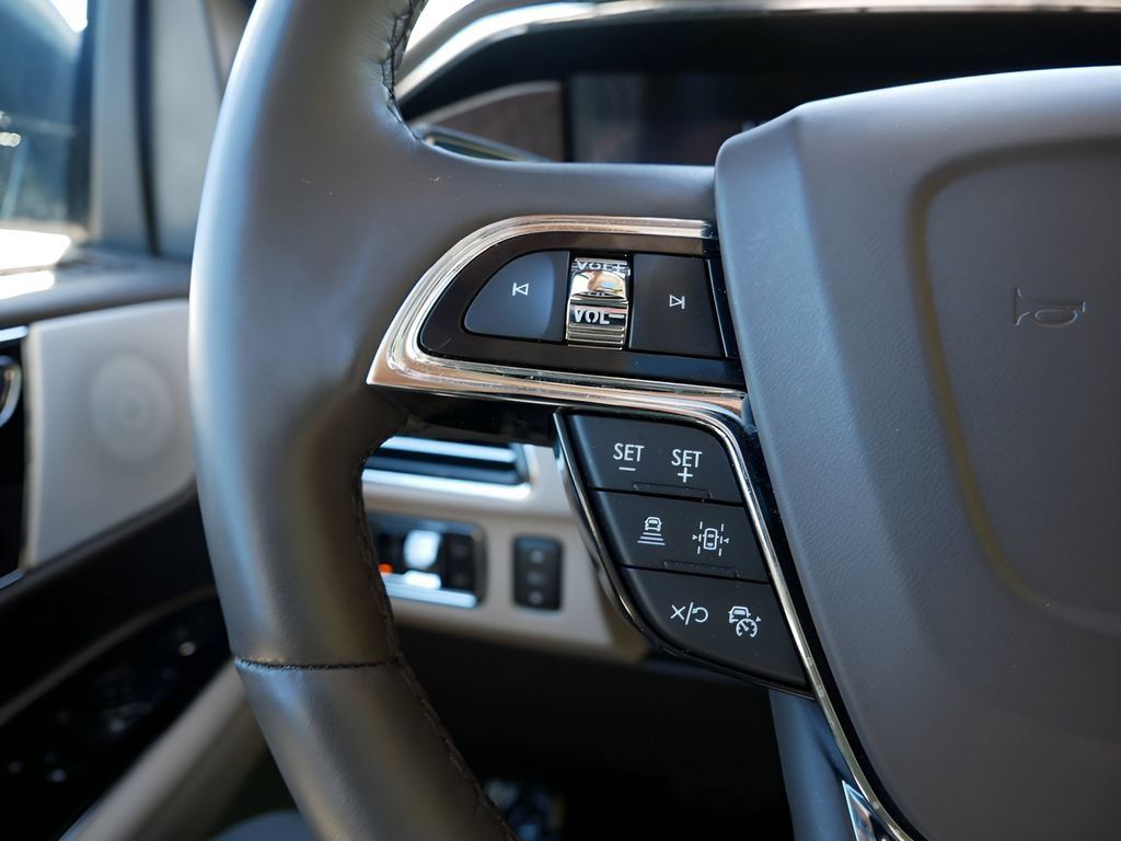 Used 2024 Lincoln Navigator Reserve AWD/4WD image 19