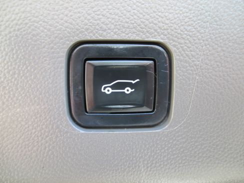 Used 2020 Chevrolet Traverse LT w/ LT Premium Package image 11