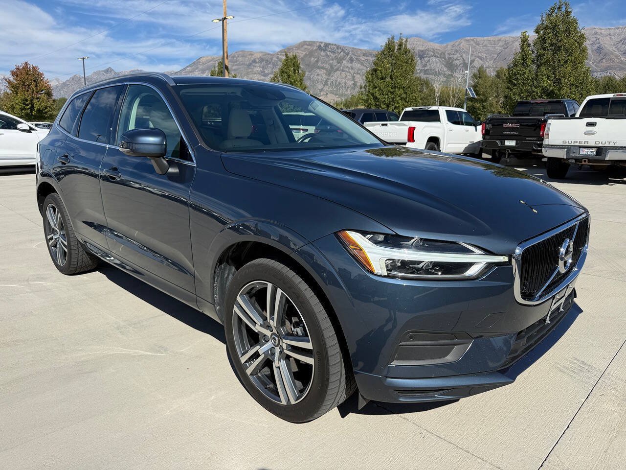 Used 2020 Volvo XC60 T5 Momentum w/ Protection Package Premier AWD/4WD image 1