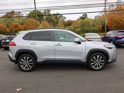 Used 2022 Toyota Corolla Cross XLE w/ Convenience Package image 8