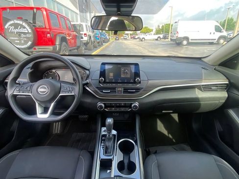 Used 2024 Nissan Altima 2.5 SV FWD image 17