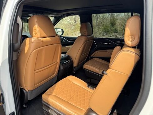 Used 2022 Cadillac Escalade ESV Premium Luxury image 14