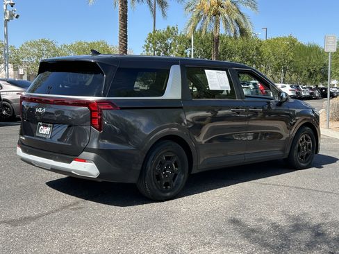 Used 2025 Kia Carnival FWD image 4