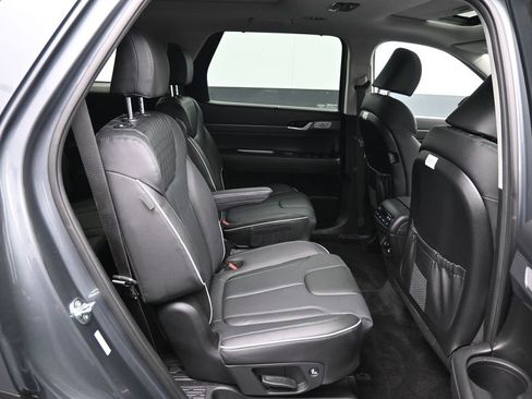 Certified 2025 Hyundai Palisade Limited image 29