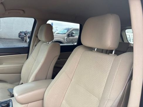 Used 2018 Jeep Grand Cherokee Laredo image 18