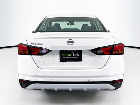 Used 2025 Nissan Altima 2.5 SV FWD image 7