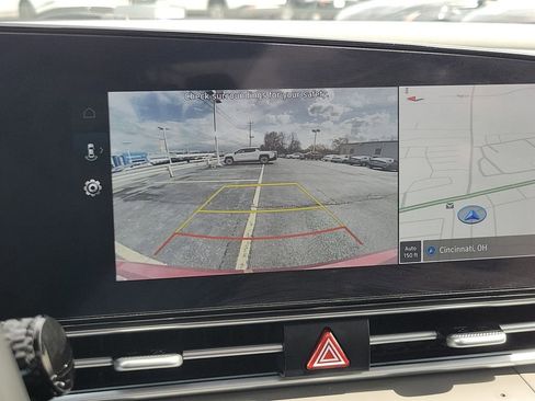 Used 2025 Hyundai Elantra SEL FWD image 29