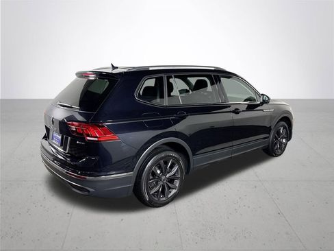 Certified 2022 Volkswagen Tiguan SE w/ Panoramic Sunroof Package image 7