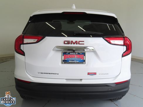 Used 2024 GMC Terrain SLE AWD/4WD image 4