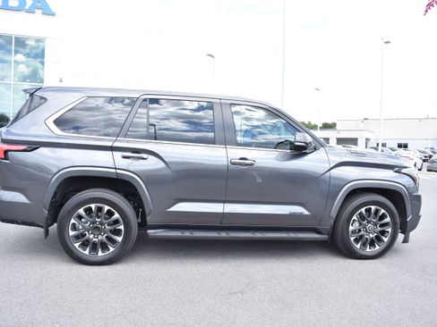 Used 2024 Toyota Sequoia 4WD image 10