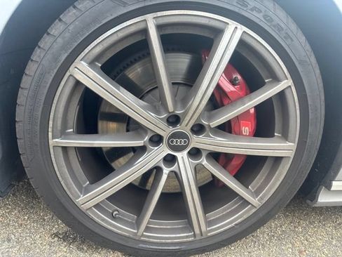 Used 2023 Audi S8 AWD/4WD image 3