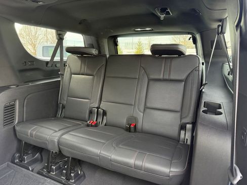 Used 2024 Chevrolet Suburban RST w/ Luxury Package image 15