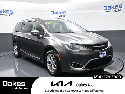 Used 2017 Chrysler Pacifica Limited w/ Advanced Safetytec Group