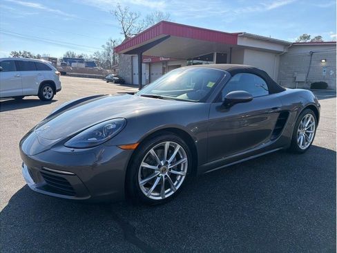 Used 2018 Porsche 718 Boxster Roadster 2D image 23