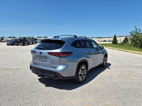 Used 2024 Toyota Highlander XLE AWD/4WD image 5