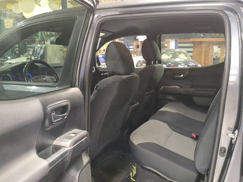 Used 2021 Toyota Tacoma TRD Off-Road AWD/4WD image 12