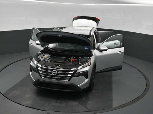 Used 2025 Nissan Rogue SV AWD/4WD image 27