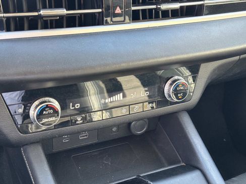 Used 2024 Mitsubishi Outlander FWD image 30