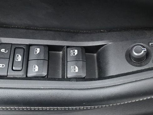 Used 2023 Jeep Grand Cherokee Limited w/ Black Appearance Package image 7