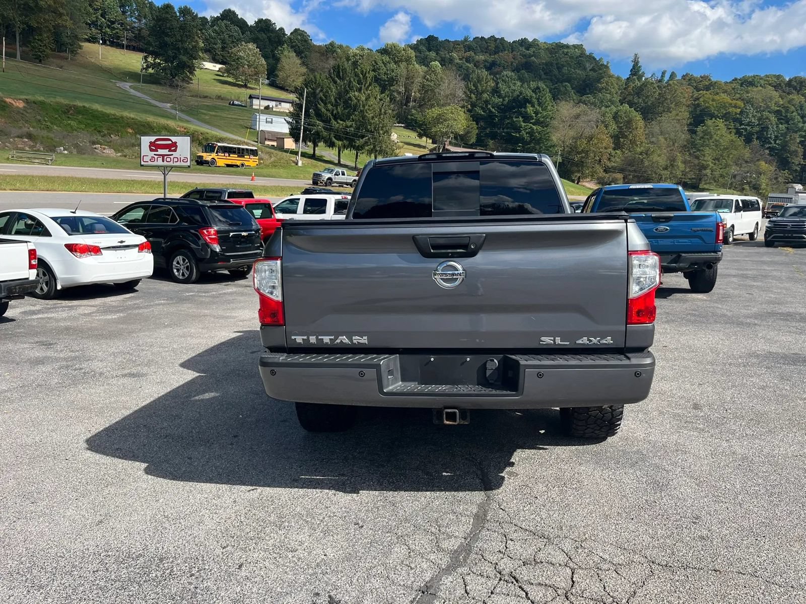 Used 2017 Nissan Titan SL w/ Chrome Package AWD/4WD image 6