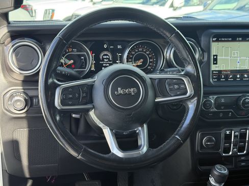 Used 2019 Jeep Wrangler Unlimited Sahara image 24