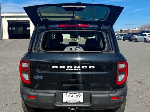 Used 2025 Ford Bronco Sport Badlands image 12