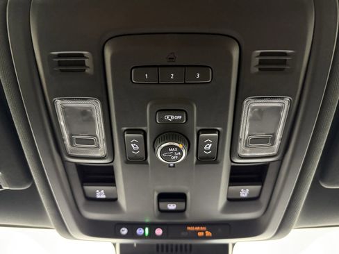 Used 2024 Chevrolet Suburban Z71 w/ Luxury Package image 23