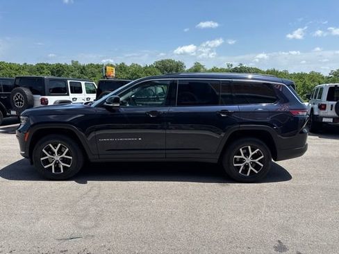 Used 2023 Jeep Grand Cherokee L Limited AWD/4WD image 5
