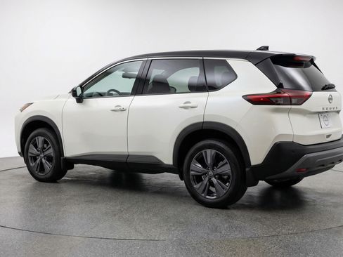 Used 2025 Nissan Rogue SV AWD/4WD image 6