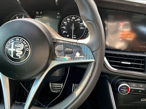 Used 2019 Alfa Romeo Giulia Ti RWD image 17