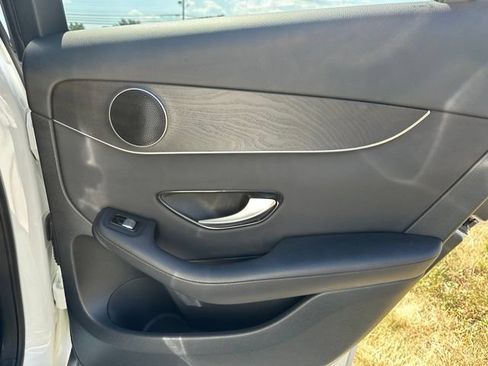 Used 2018 Mercedes-Benz GLC 300 4MATIC image 21