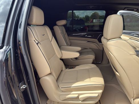 Used 2022 Cadillac Escalade ESV Premium Luxury w/ Performance Package image 17