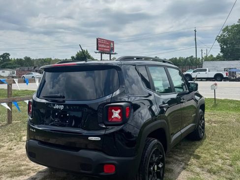 Used 2017 Jeep Renegade Latitude AWD/4WD image 10
