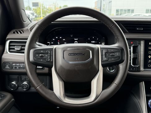 Used 2023 GMC Yukon XL Denali RWD image 19
