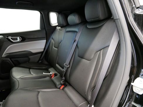 Certified 2024 Jeep Compass Limited image 25