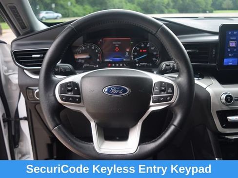 Used 2023 Ford Explorer XLT w/ Equipment Group 202A AWD/4WD image 4