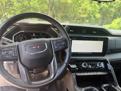 Used 2024 GMC Sierra 2500 AT4 w/ AT4 Premium Plus Package AWD/4WD image 12
