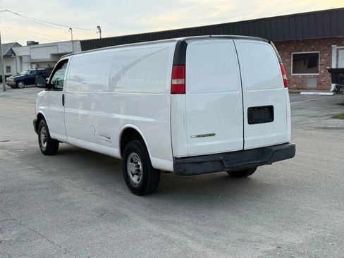 Used 2010 Chevrolet Express 2500 Extended image 5