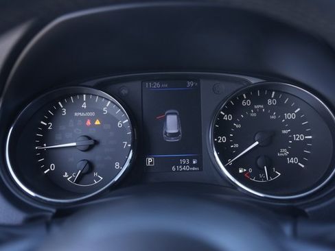 Used 2018 Nissan Rogue SV image 24